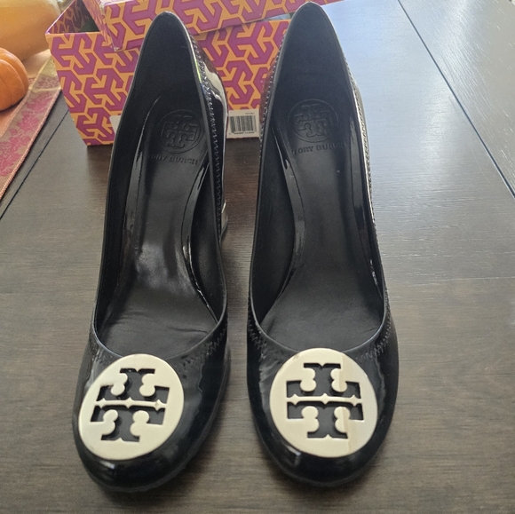 Tory Burch Maddie Black Patent Pump, Size 8 - Picture 1 of 7